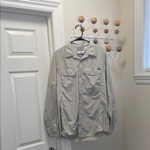 Columbia Omni-Shade Sun Protecting Lightweight Button Down Cream M